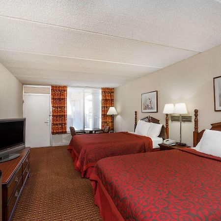 Days Inn By Wyndham Hurricane Mills Extérieur photo