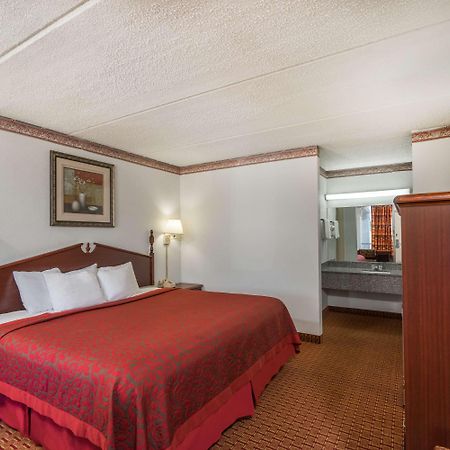 Days Inn By Wyndham Hurricane Mills Extérieur photo