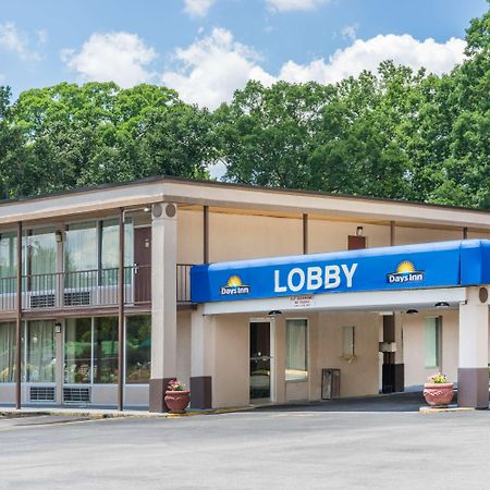 Days Inn By Wyndham Hurricane Mills Extérieur photo