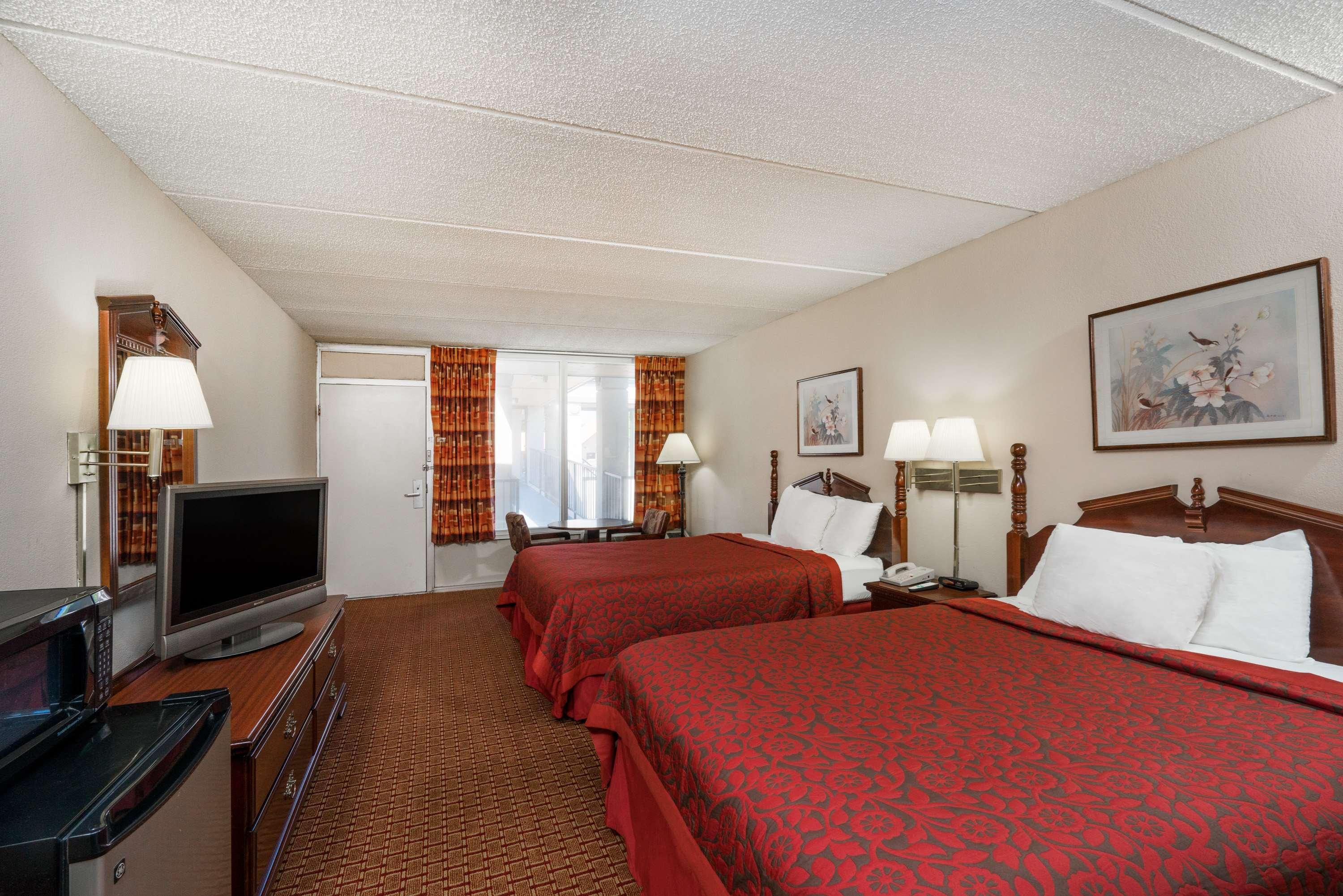 Days Inn By Wyndham Hurricane Mills Extérieur photo