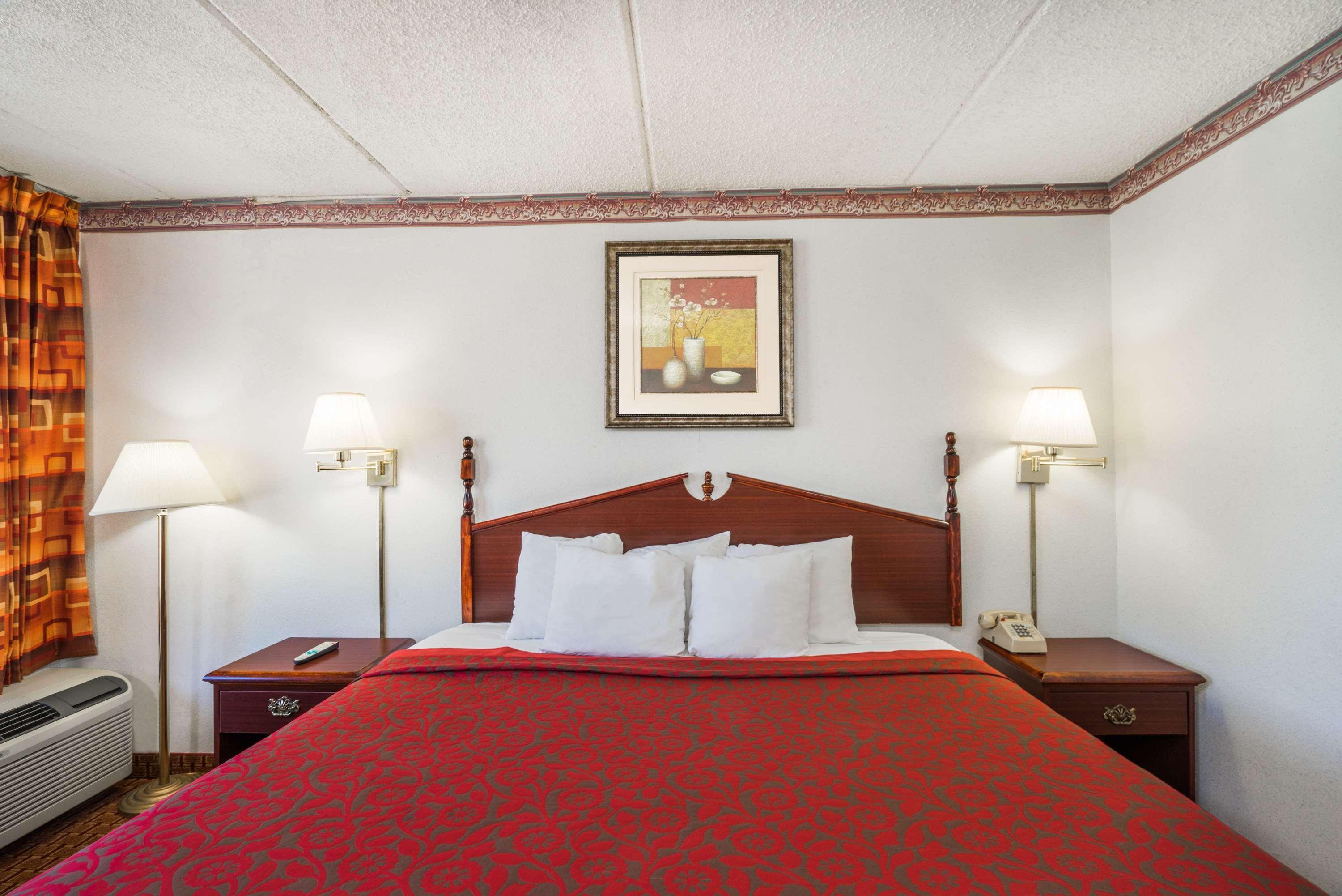 Days Inn By Wyndham Hurricane Mills Extérieur photo