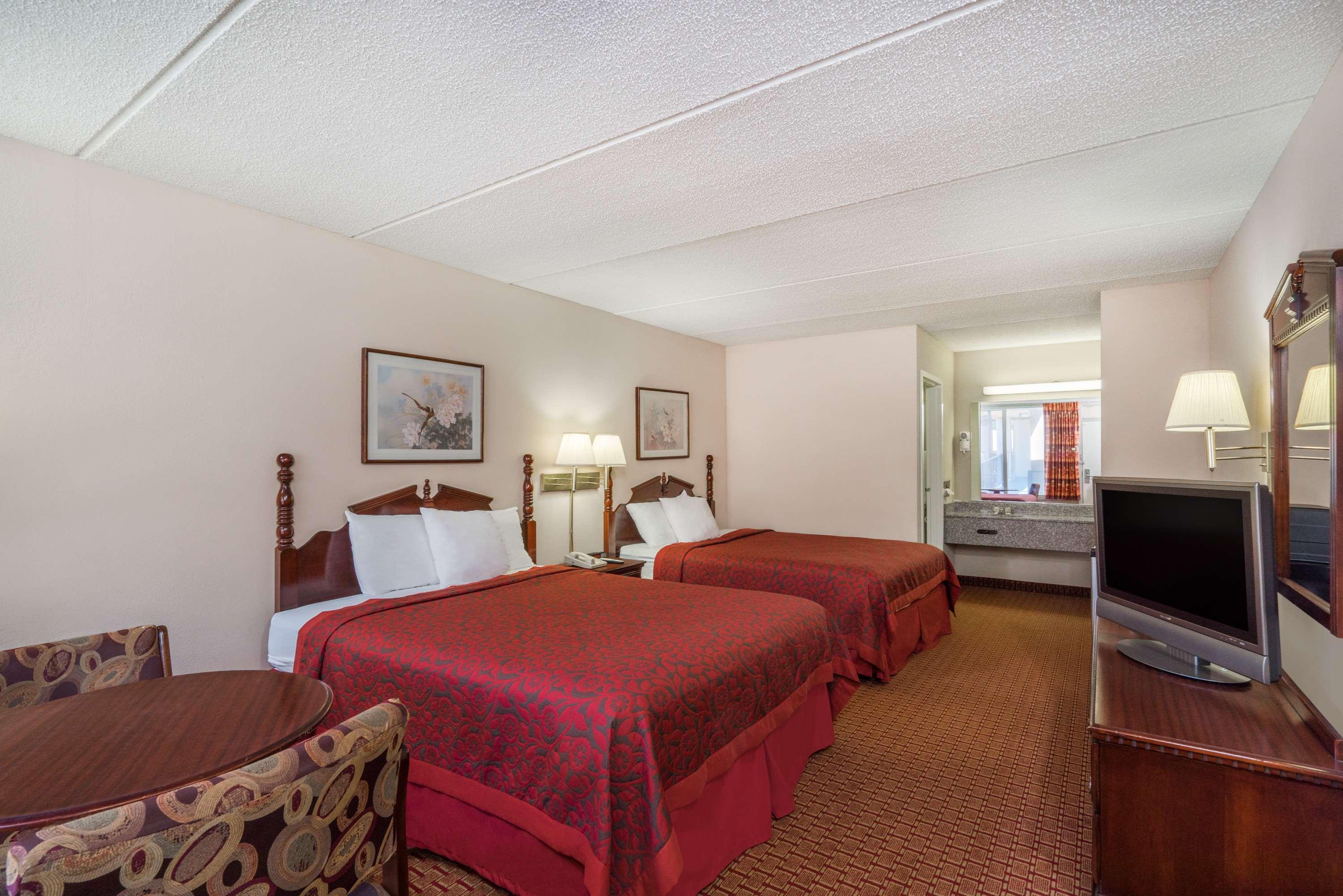 Days Inn By Wyndham Hurricane Mills Extérieur photo