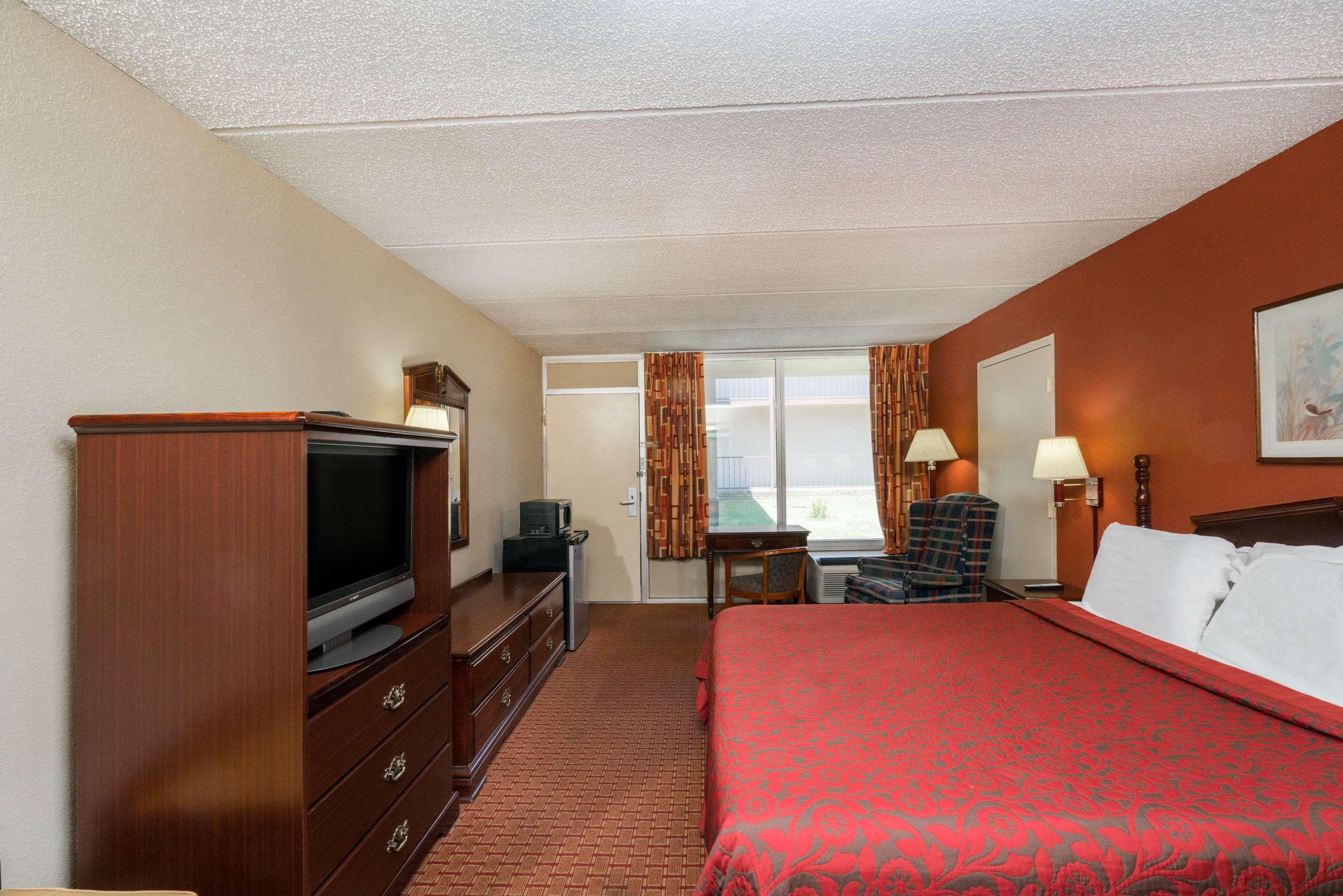 Days Inn By Wyndham Hurricane Mills Extérieur photo