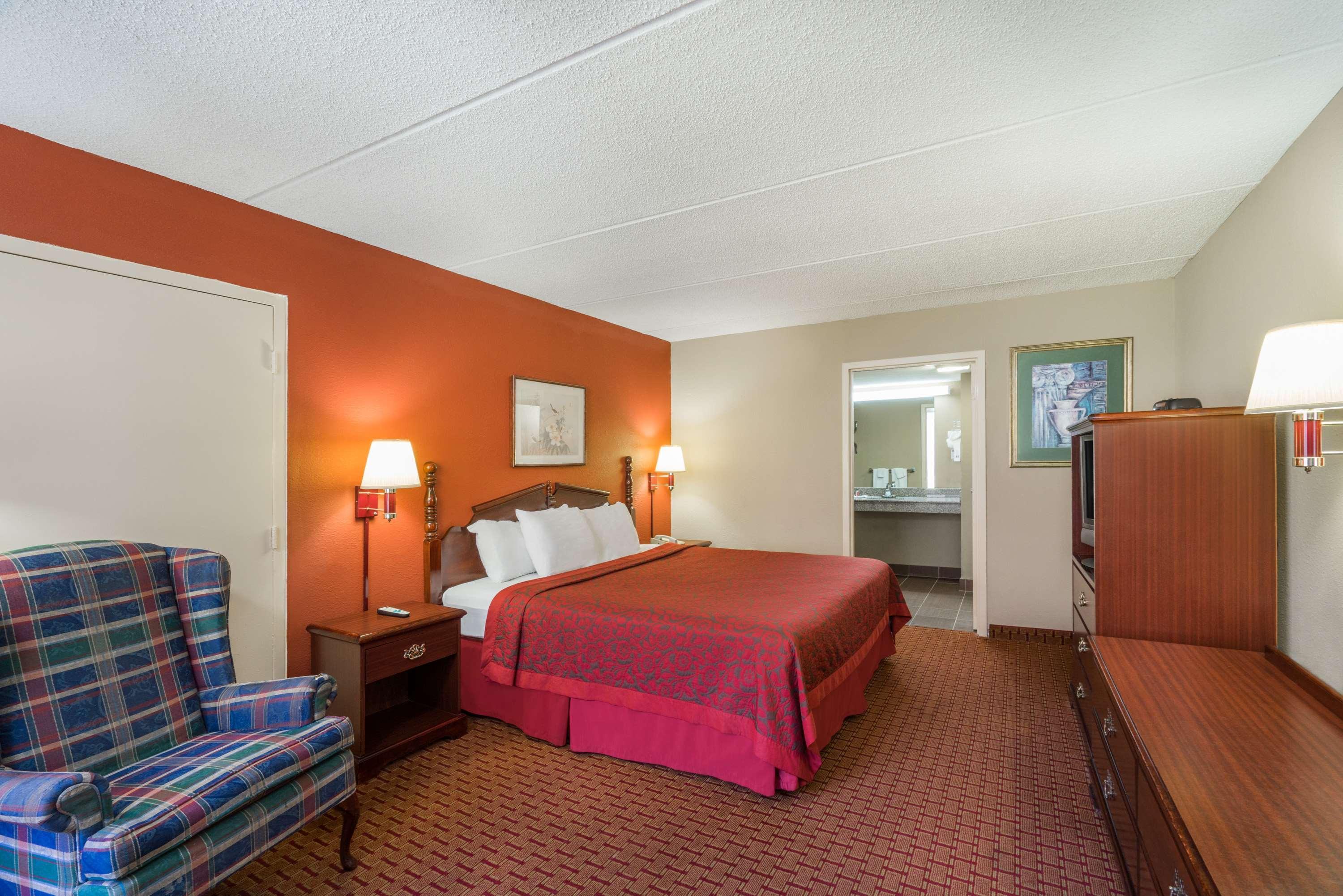 Days Inn By Wyndham Hurricane Mills Extérieur photo